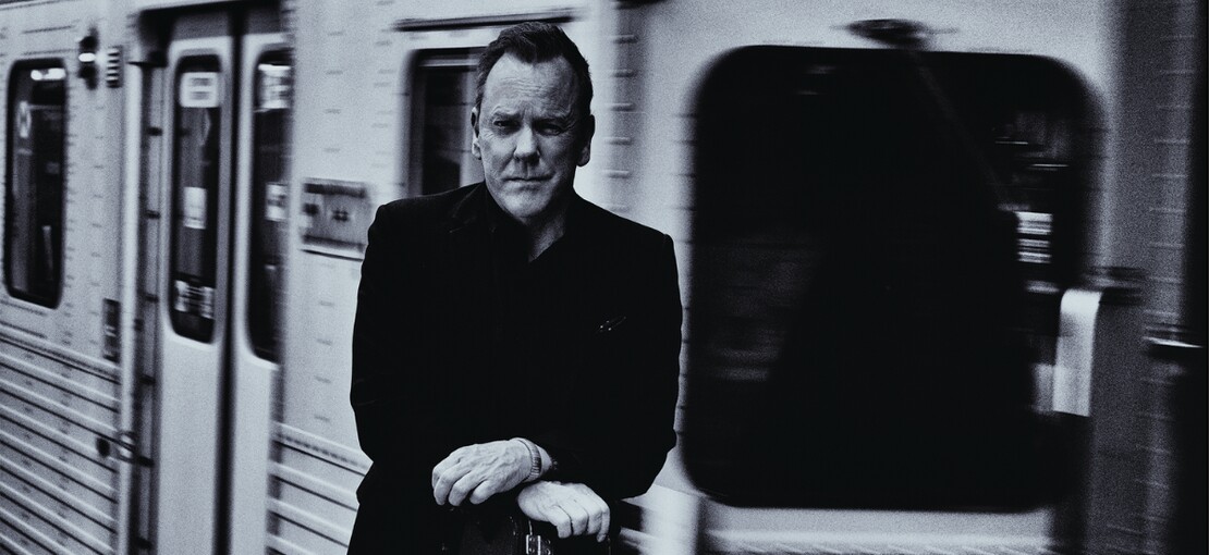 Obrázek k článku Country jízda plná lásky? Herec Kiefer Sutherland se vrátí do baru s kytarou