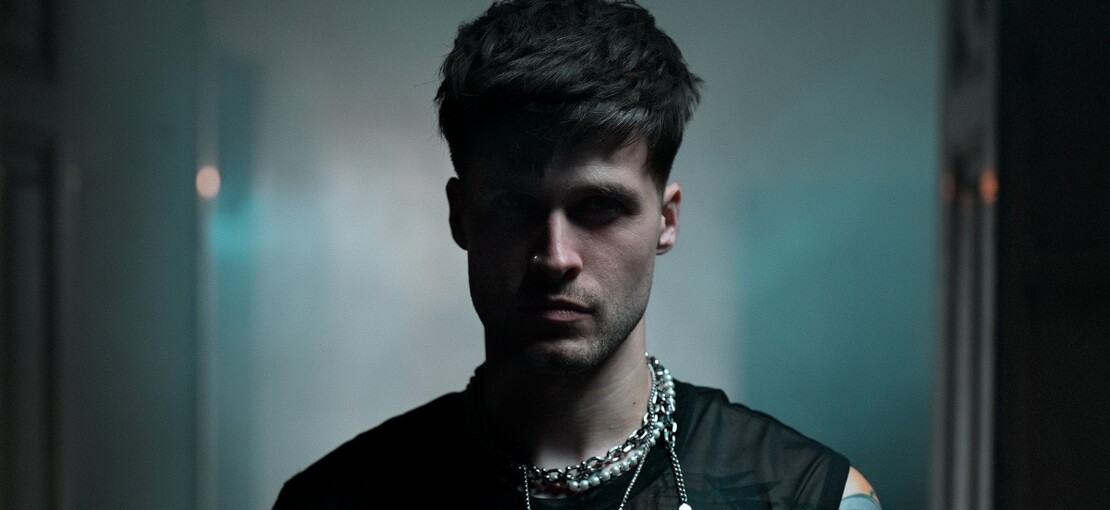 Obrázek k článku NATVRDO: Zpěvák John Wolfhooker to rozjel sólově. A další nářezy