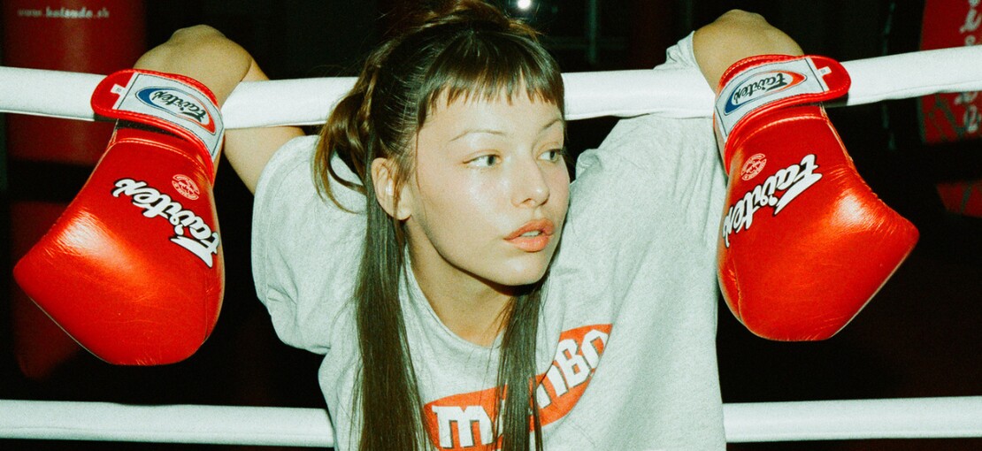 Obrázek k článku GLOSA: Slovenka Sara Rikas boří české trendy. Takový hlas tu chyběl