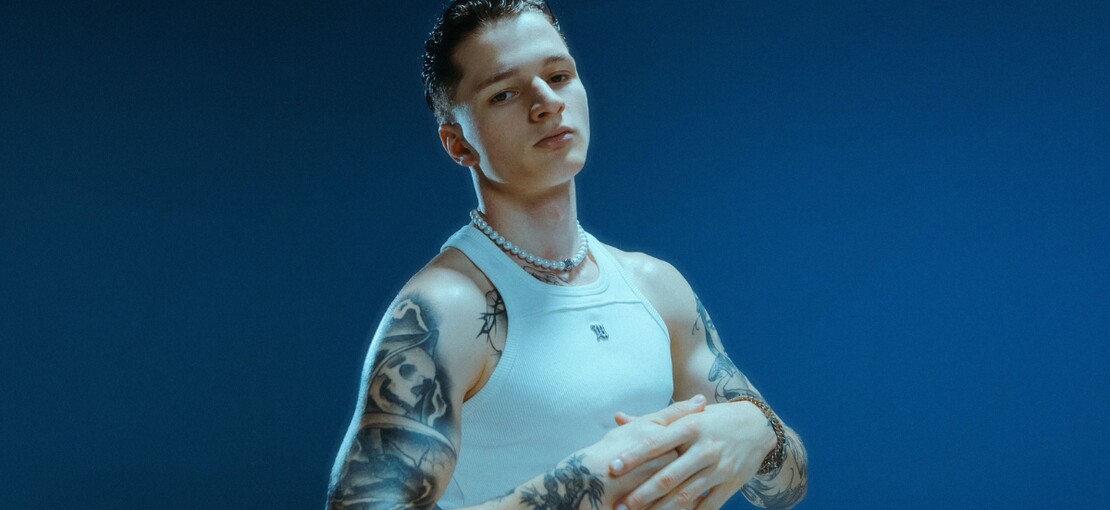 Obrázek k článku RECENZE: Hitparádový bigbít rappera Greye256 pokračuje. Sázka na kytary vychází