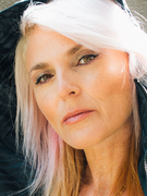 Náhledový obrázek k článku Faithless: V Praze jsme odehráli nejlepší koncerty kariéry. God Is a DJ vznikla podle nápisu na tričku