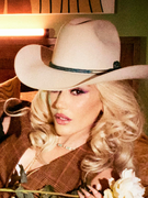 Náhledový obrázek k článku RECENZE: Drzost došla. Po velké pauze Gwen Stefani natočila jen rutinní country