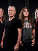 Náhledový obrázek k článku S tátou na Iron Maiden, pro babičku Smetanu. Tipy redakce Headlineru na dárky plné muziky
