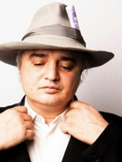 Náhledový obrázek k článku Už žádný heroin. Průšvihář Peter Doherty přijíždí do Prahy jako jiný člověk