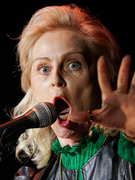Náhledový obrázek k článku RECENZE: Mirka Vodrážku je těžké definovat. Album s Helenou Zaoralovou oplývá šílenou magií
