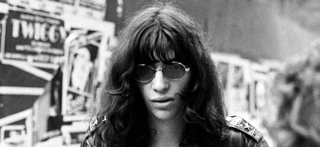 Obrázek k článku Legendární pankáč Joey Ramone změnil rokenrol. Jeho příběh je plný divných rituálů