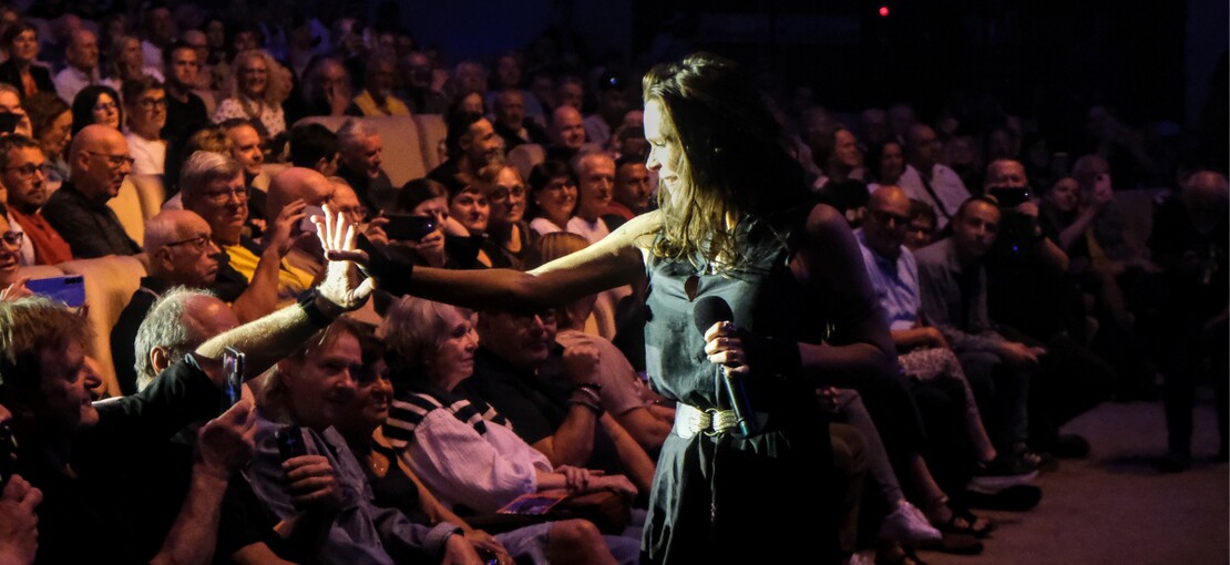 Obrázek k článku NAŽIVO: Beth Hart si fanoušky pustila k tělu. Velký sál změnila v intimní klub