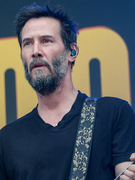 Náhledový obrázek k článku GLOSA: Keanu Reeves znovu odráží kulky, v novém singlu nás vezme na cestu časem