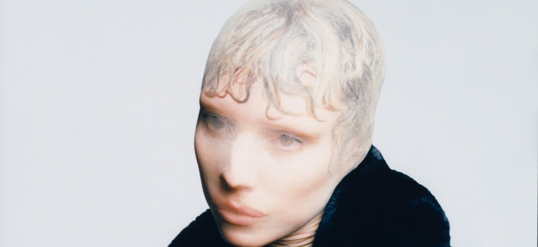Obrázek k článku RECENZE: Lykke Li naposledy. Zpěvačka ukazuje  algoritmům zdvižený prostředník