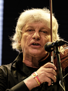 Náhledový obrázek k článku Legendární koncert Hradišťanu. Na Rock for People zvedli fanoušci nad hlavu i dívku na vozíku
