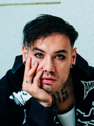 Náhledový obrázek k článku RECENZE: Renne Dang je v roli dealera emocí přesvědčivý. Překonal se