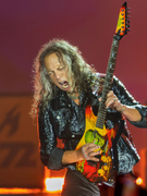 Náhledový obrázek k článku Kirk Hammett spadl na koncertě Metalliky z pódia. Pak si z toho dělal legraci