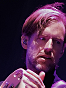 Náhledový obrázek k článku RECENZE: Hluboké album kytaristy Radiohead. Ed O‘Brien našel lék na duši
