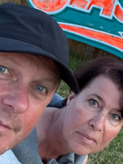 Náhledový obrázek k článku Petr Dvořák a Míla Dubská: Život po televizi. Rokenrol, Glasto a Lennon v galerii