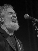 Náhledový obrázek k článku Zemřel Glen Hansard (56). Oscarový muzikant spjatý s Českem měl nehodu na motorce