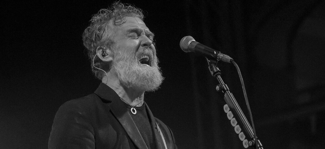 Obrázek k článku Zemřel Glen Hansard (56). Oscarový muzikant spjatý s Českem měl nehodu na motorce