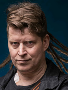 Náhledový obrázek k článku GLOSA: Rakovině navzdory. Dr. Kary bojuje rozdáváním radosti na všechny strany