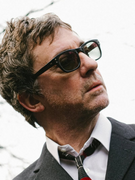 Náhledový obrázek k článku RECENZE: Britštější to být nemůže. Graham Coxon z Blur zdraví z časové kapsle