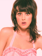 Náhledový obrázek k článku LETNÍ HITY: Katy Perry políbila dívku. Byla z toho kariéra (2)