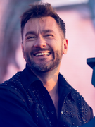 Náhledový obrázek k článku NAŽIVO: Marek Ztracený si na Letné splnil sen. Kluk ze Železné Rudy létal a strhával emocemi