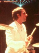 Náhledový obrázek k článku Příběh nejdivočejšího bubeníka historie je plný výbušnin. Keith Moon umřel dřív než zestárnul