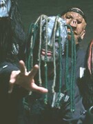 Náhledový obrázek k článku Neuvěřitelný příběh zlomového alba Slipknot. Polorozpadlá kapela v rauši sestřelila Bořak stavite