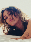 Náhledový obrázek k článku Miley Cyrus zahodila příjmení a překvapuje novým albem
