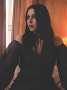 Náhledový obrázek k článku RECENZE: Temné kráse Chelsea Wolfe prospěla společnost. Hororově hladí