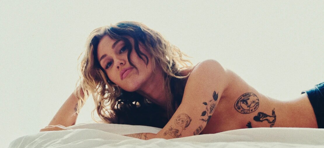 Obrázek k článku Miley Cyrus zahodila příjmení a překvapuje novým albem