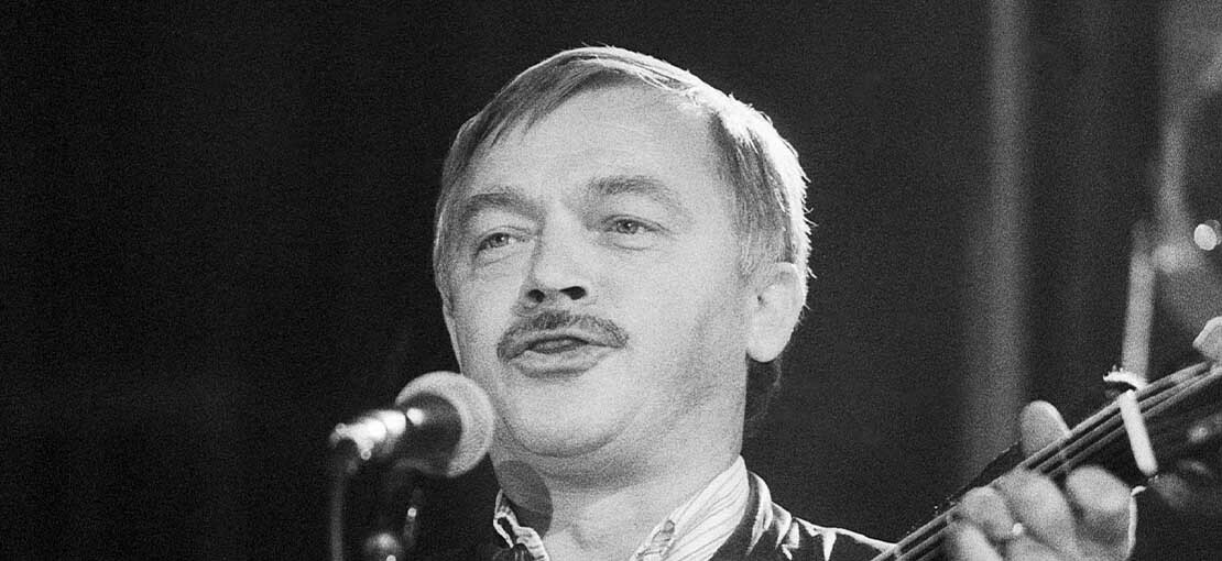 Obrázek k článku Textařský příběh Karla Kryla. Hrál si s rusismy a vymýšlel nová slova. Nejznámější je demokratura