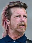 Náhledový obrázek k článku Eagles of Death Metal: Na letišti si dávám banán do kalhot, abych vypadal cool