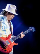 Náhledový obrázek k článku Carlos Santana hrál i na zelektrizovaného hada. Kytarový mág míří do Slavkova