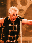 Náhledový obrázek k článku Rammstein se v Mexiku utrhli ze řetězu. Pompézní show vezlo sedm boeingů