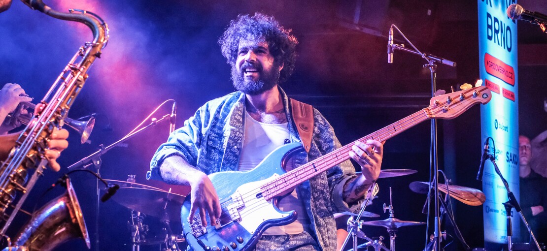 Obrázek k článku NAŽIVO: Čtyři struny ovládly Brno. S Vincenem Garcíou čas krásně letí