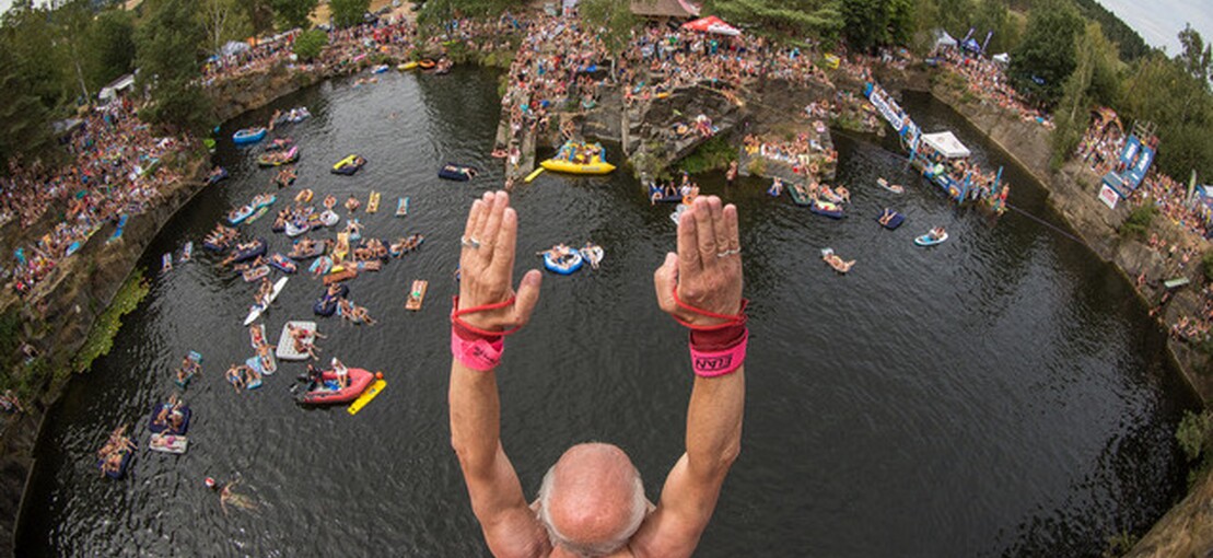 Obrázek k článku Skoky z 16 metrů, Prago Union, NobodyListen a další na Highjumpu