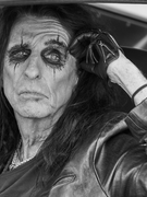 Náhledový obrázek k článku RECENZE: Alice Cooper oslavuje bigbít, nic víc. Ale ono to stačí