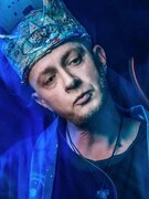 Náhledový obrázek k článku RECENZE: Nádhera Jakuba Königa. Astronauti se vymykají škatulkám