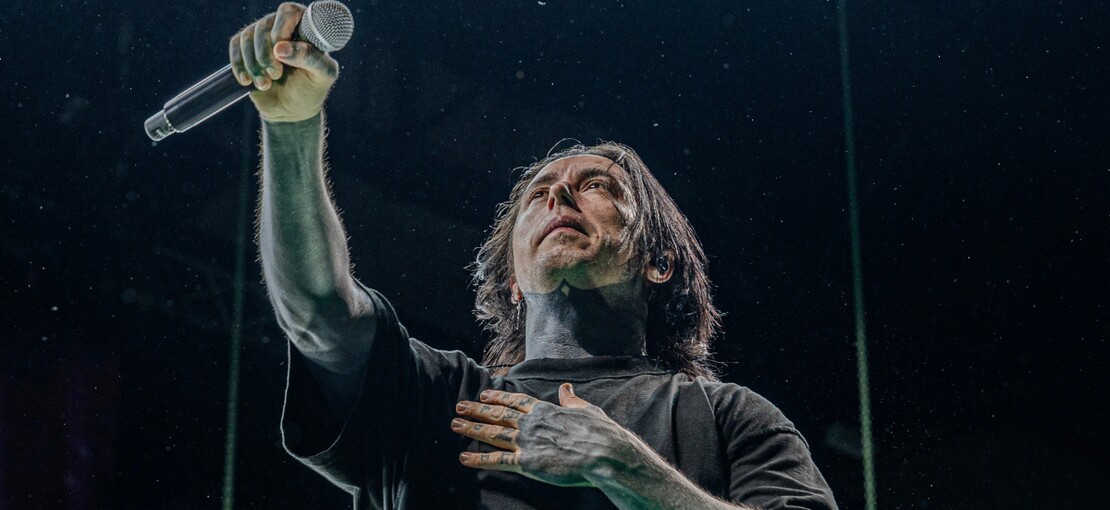 Obrázek k článku NAŽIVO: Ztělesněná agrese. Násilnický zpěvák Falling in Reverse poslal Prahu do vězení