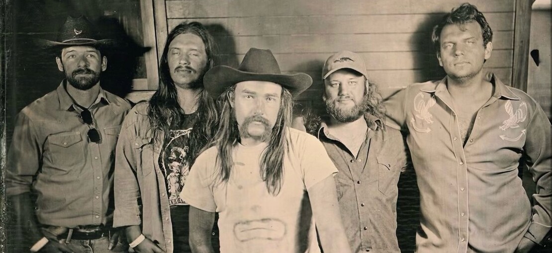 Obrázek k článku Pravnuk Hanka Williamse si bere inspiraci od Lemmyho. Chystá říznou country show