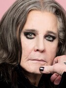 Náhledový obrázek k článku Ozzy Osbourne chce dál vystupovat, i kdyby ho na pódium měli tlačit na vozíku