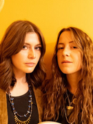 Náhledový obrázek k článku RECENZE: Sestrám Larkin Poe znovu koluje v žilách rokenrol. Srdce patří country