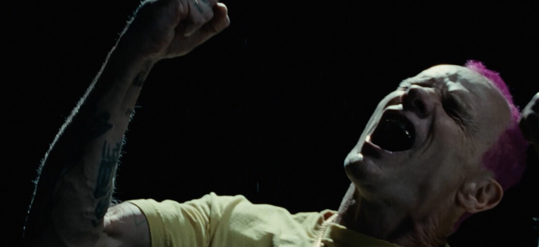 Obrázek k článku GLOSA: Šťastný jako blecha. Flea z Redhotů ohromuje svobodnou hudební jízdou