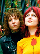 Náhledový obrázek k článku RECENZE: Střela z Los Angeles. Dvacátníci Rocket na debutu vypálili devadesátky