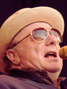 Náhledový obrázek k článku RECENZE: Osmdesátník Van Morrison na novém albu prodává blues i mosty