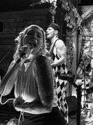 Náhledový obrázek k článku NAŽIVO: Hospůdka k prasknutí narvaná bizárem. Okofest oslavoval houby a legraci