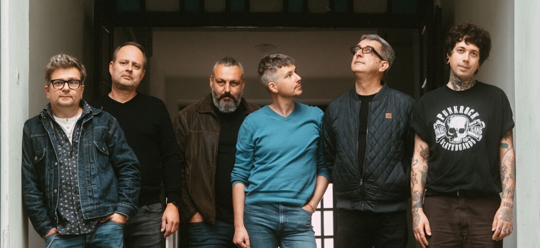 Obrázek k článku Velký návrat česko–britských The Prostitutes. Zpožděné album vychází po dekádě