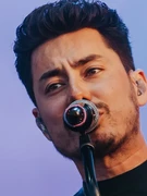 Náhledový obrázek k článku REPORTÁŽ: Mirai neporučí větru, dešti ani hudebnímu kritikovi. Ale festy fungují