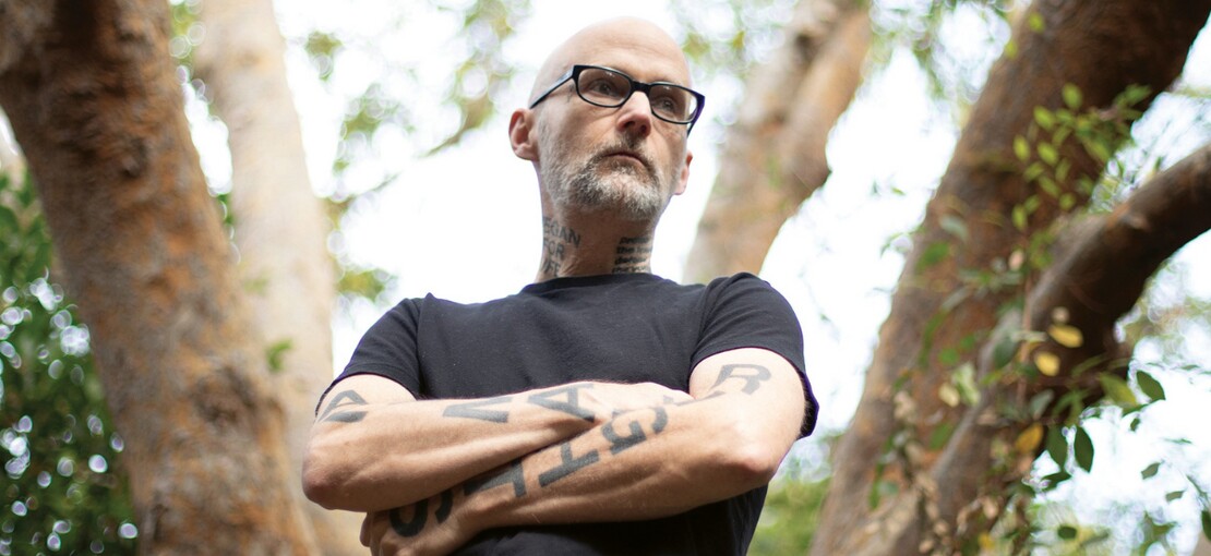 Obrázek k článku RECENZE: Mobyho óda na ticho. Medituje o přežití v chaosu