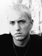 Náhledový obrázek k článku „Bůh mě poslal, abych sr*l svět.“ Příběh Eminema a nejdůležitějšího rapového alba 90. let