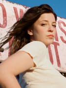 Náhledový obrázek k článku RECENZE: Jade Bird má rozchody v DNA.  Zpívá o nich dokonalým chraplákem